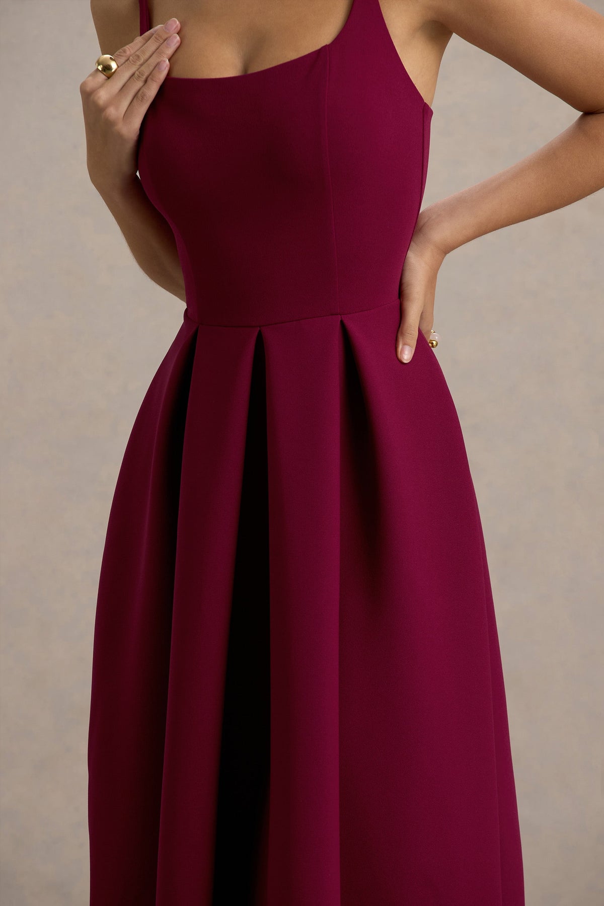 Bambina | Burgundy Scoop-Neck Pleated Maxi Dress